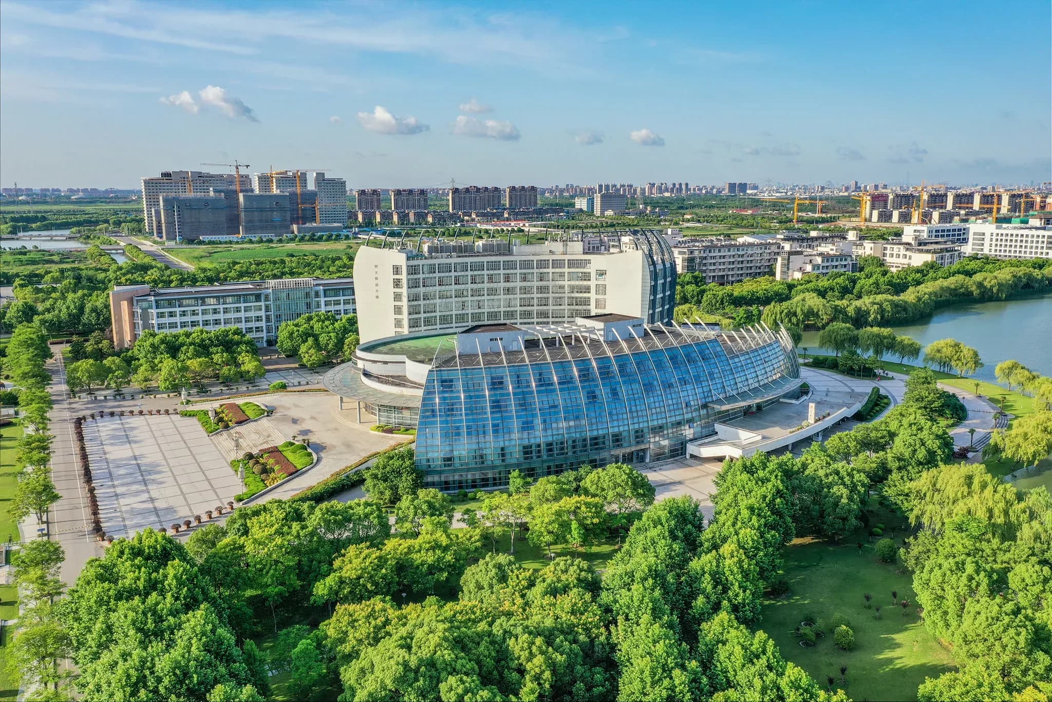 Donghua University